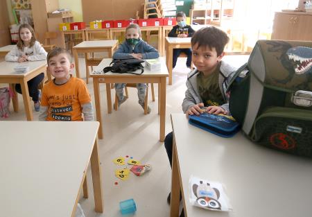 UČENCI V OŠ RAKEK 05 FOTO LJUBO VUKELIČ